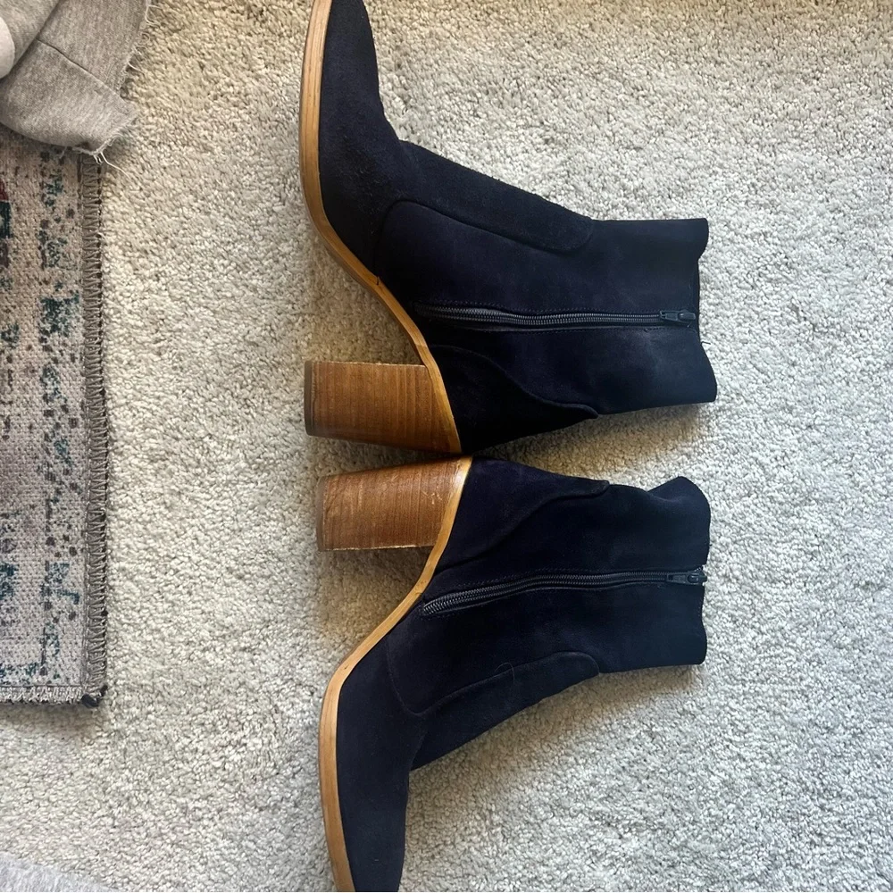 Stylish Women's Blue Suede‎ Boots by TopShop. - Picture 2 of 6